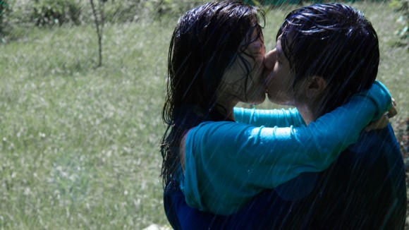 couple kissing in the rain