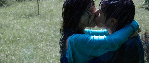 couple kissing in the rain
